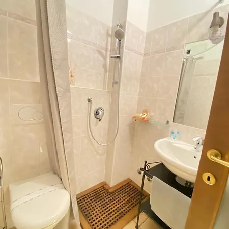 לינה וארוחת בוקר La Casa Del Poeta 3*